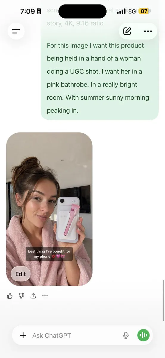 做分析这张照片，给我一个详细的JSON提示以复现它。拆解色彩分级和照片中的图 成品示范